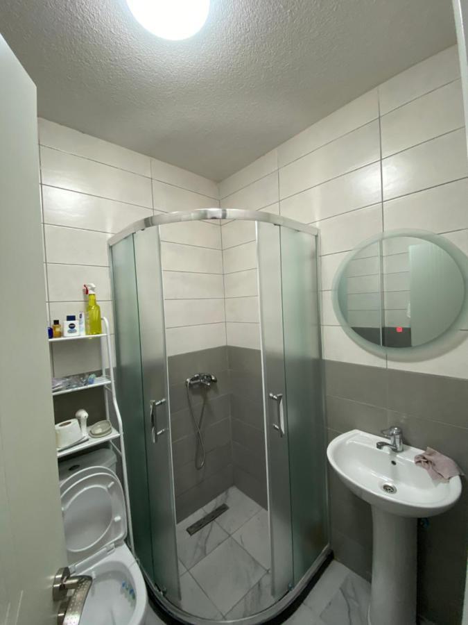 Elegant Apartment In City Centre Prishtine Bagian luar foto