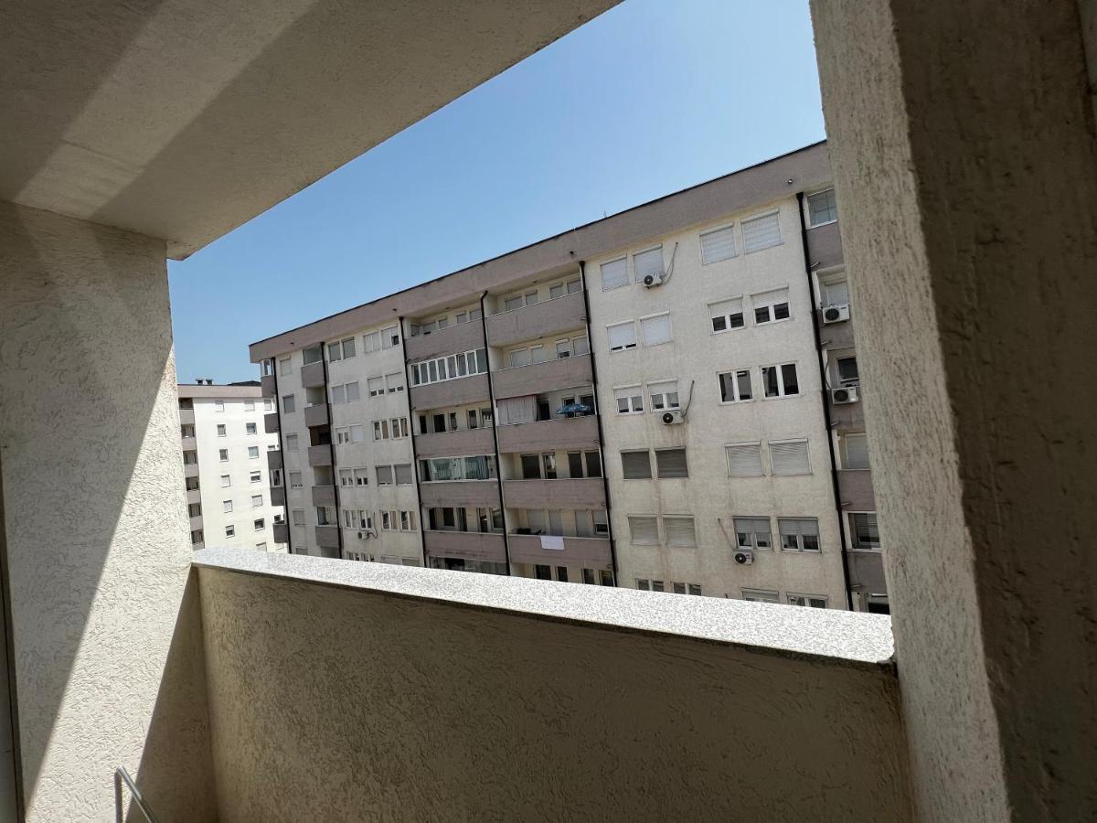 Elegant Apartment In City Centre Prishtine Bagian luar foto