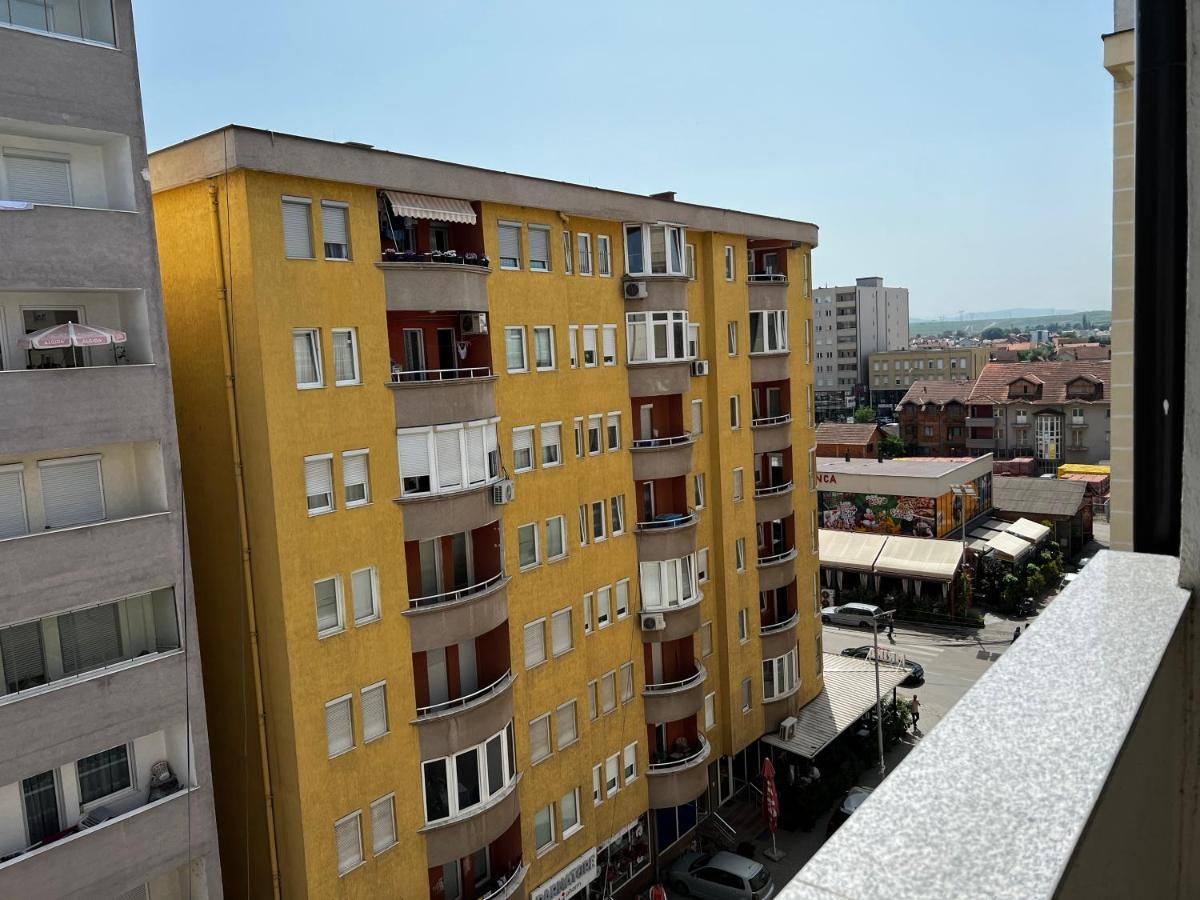 Elegant Apartment In City Centre Prishtine Bagian luar foto